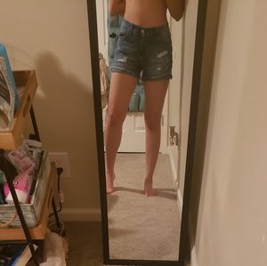 Torn Jean shorts 🌻